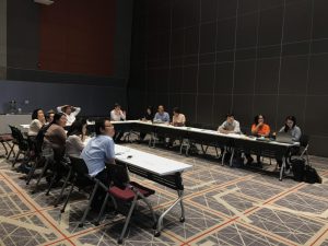 การประชุมคณะกรรมการสมาคมในห้องประชุม